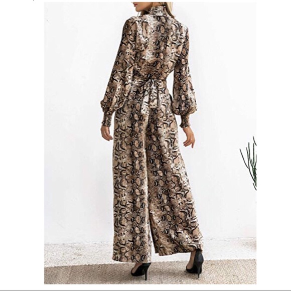 ✨NEW✨leopard print 2 piece crop and pants outfit - Picture 4 of 5